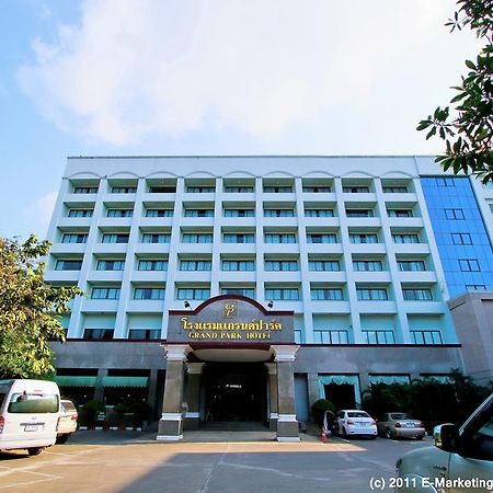 Grand Park Hotel Nakhon Si Thammarat Buitenkant foto