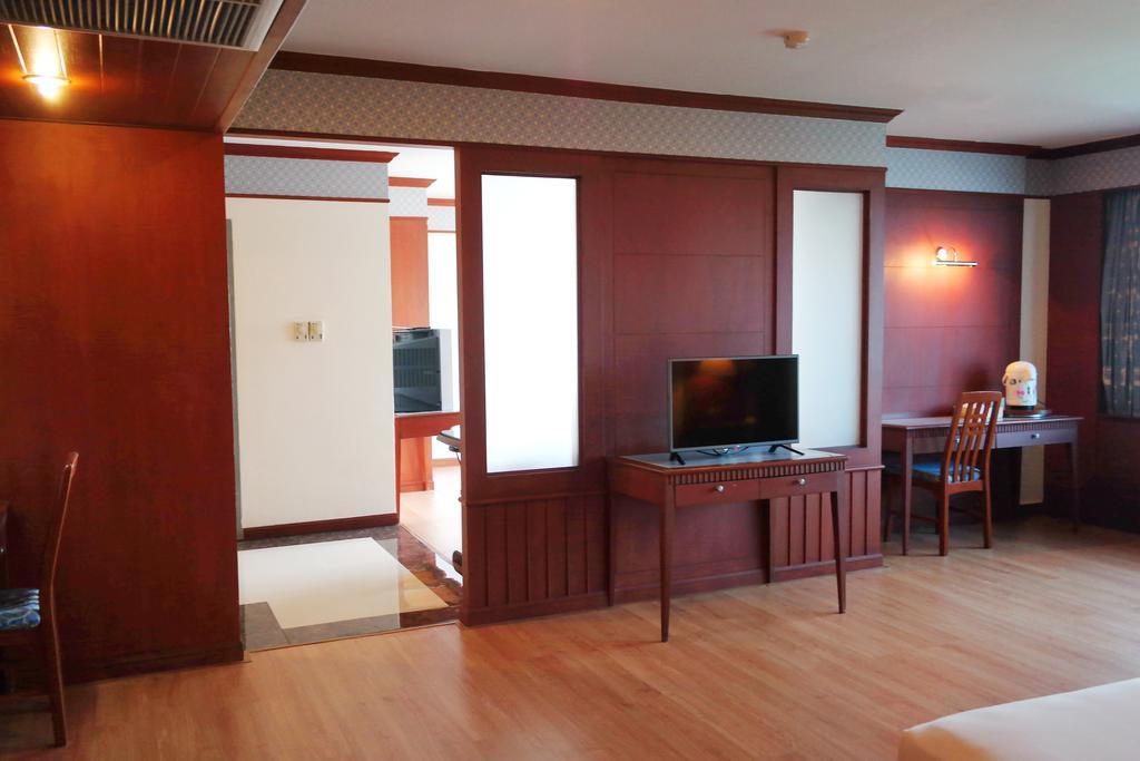 Grand Park Hotel Nakhon Si Thammarat Buitenkant foto