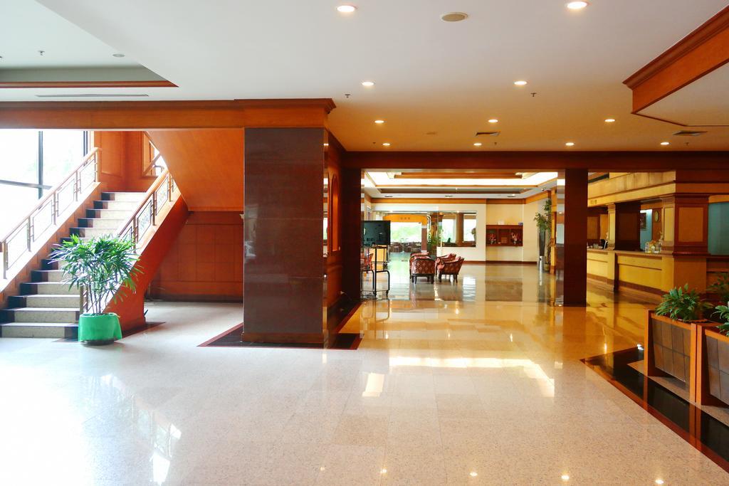 Grand Park Hotel Nakhon Si Thammarat Buitenkant foto