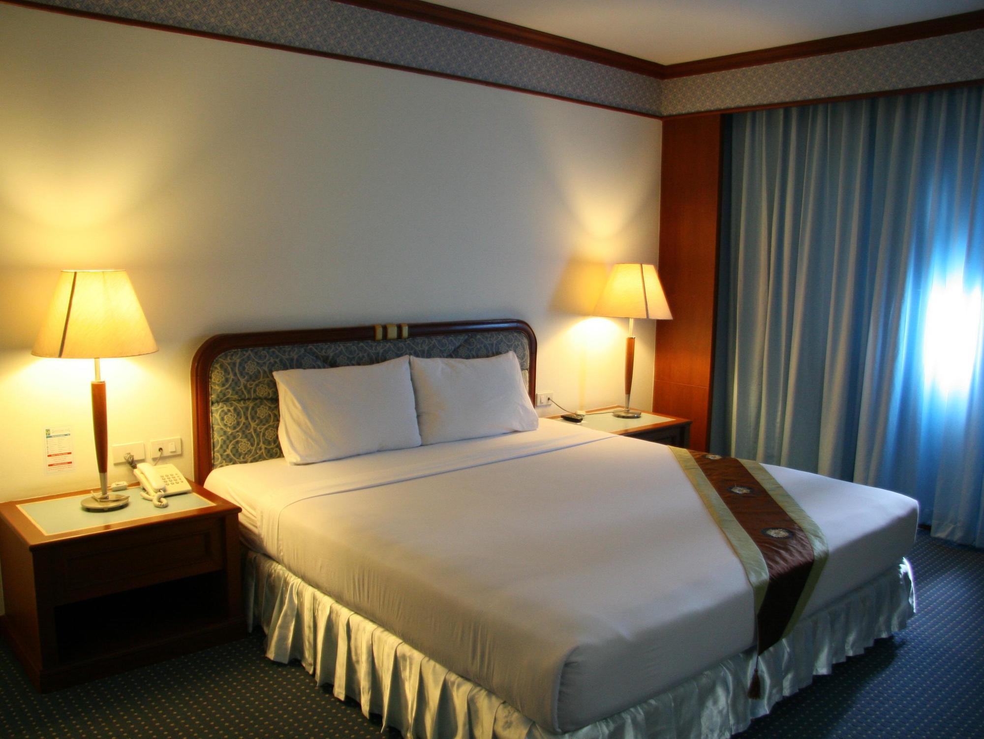 Grand Park Hotel Nakhon Si Thammarat Buitenkant foto