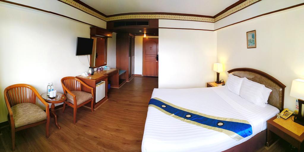 Grand Park Hotel Nakhon Si Thammarat Buitenkant foto