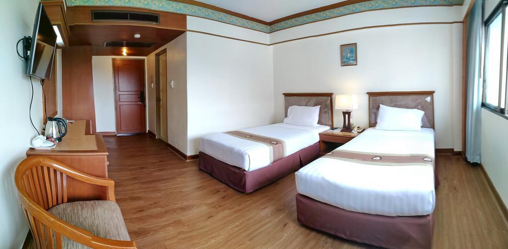 Grand Park Hotel Nakhon Si Thammarat Buitenkant foto
