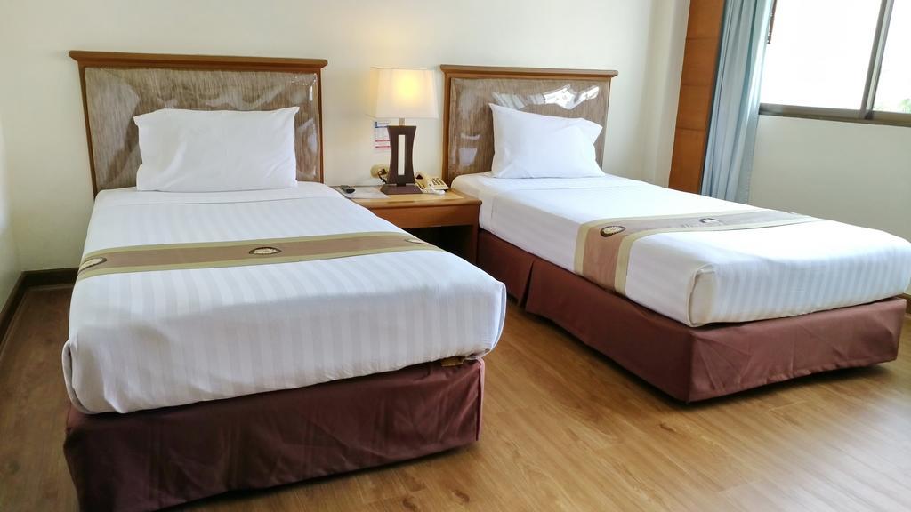 Grand Park Hotel Nakhon Si Thammarat Buitenkant foto