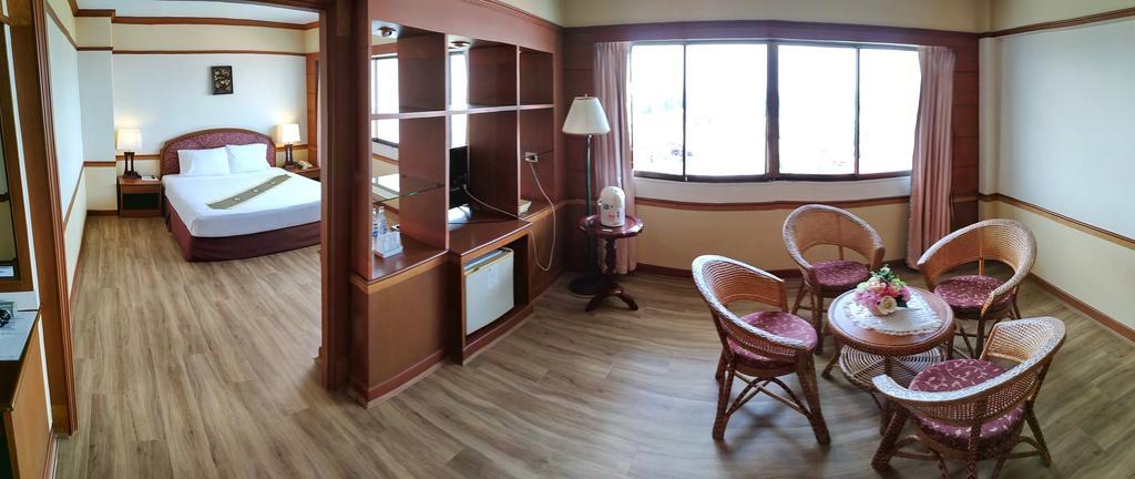 Grand Park Hotel Nakhon Si Thammarat Buitenkant foto