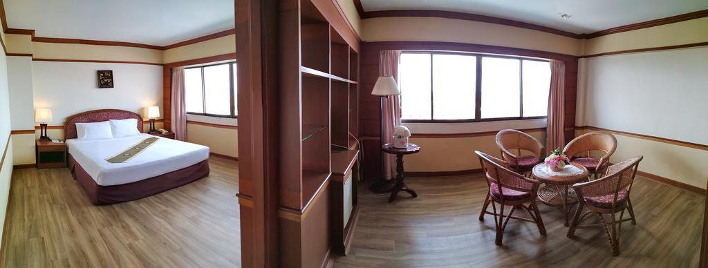 Grand Park Hotel Nakhon Si Thammarat Buitenkant foto
