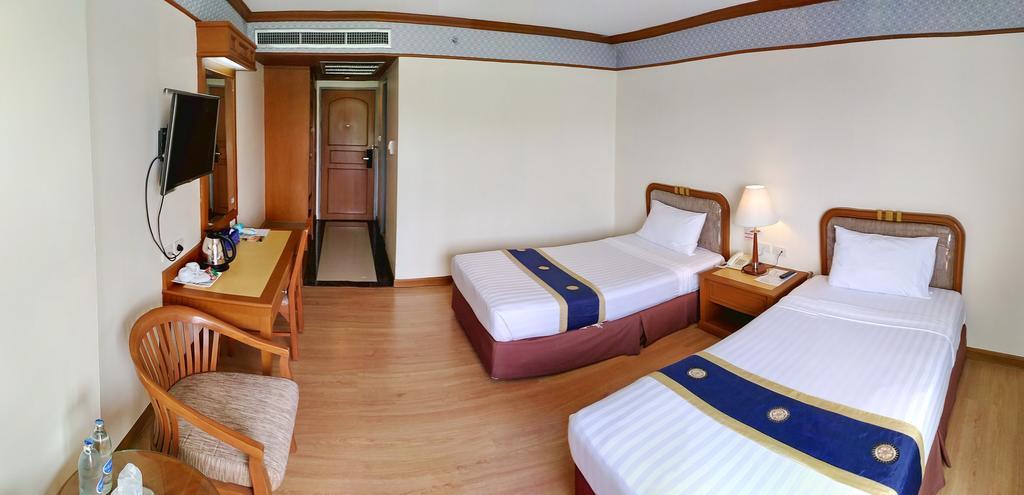 Grand Park Hotel Nakhon Si Thammarat Buitenkant foto