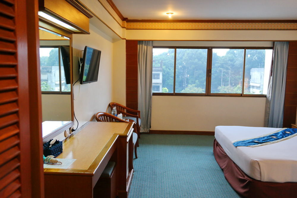 Grand Park Hotel Nakhon Si Thammarat Buitenkant foto