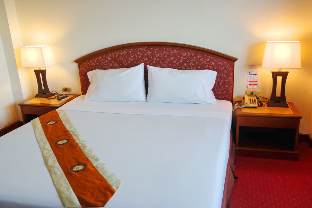Grand Park Hotel Nakhon Si Thammarat Buitenkant foto
