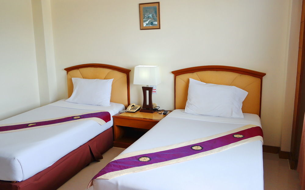 Grand Park Hotel Nakhon Si Thammarat Buitenkant foto