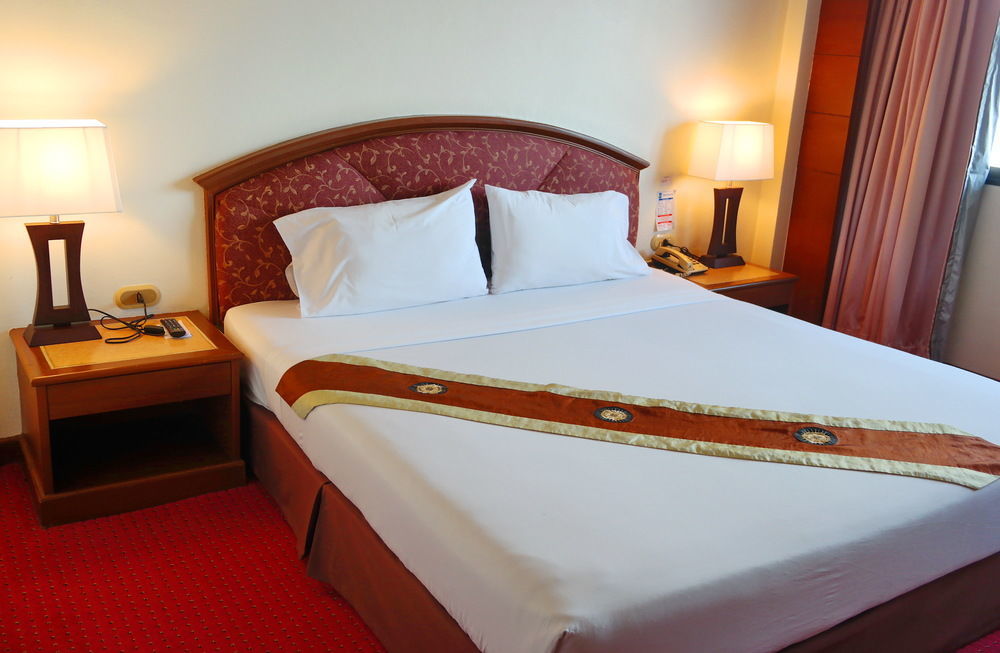 Grand Park Hotel Nakhon Si Thammarat Buitenkant foto