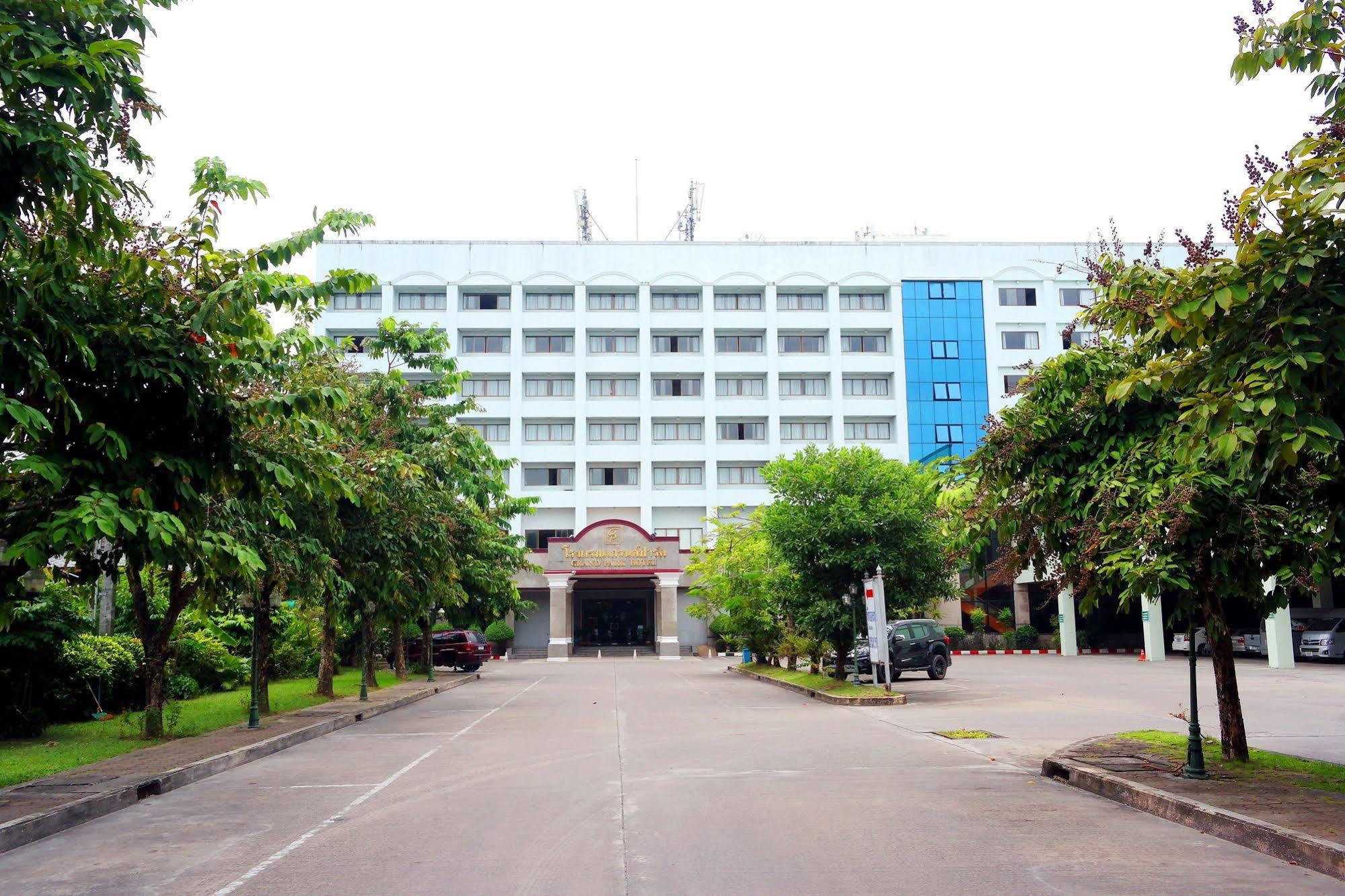 Grand Park Hotel Nakhon Si Thammarat Buitenkant foto