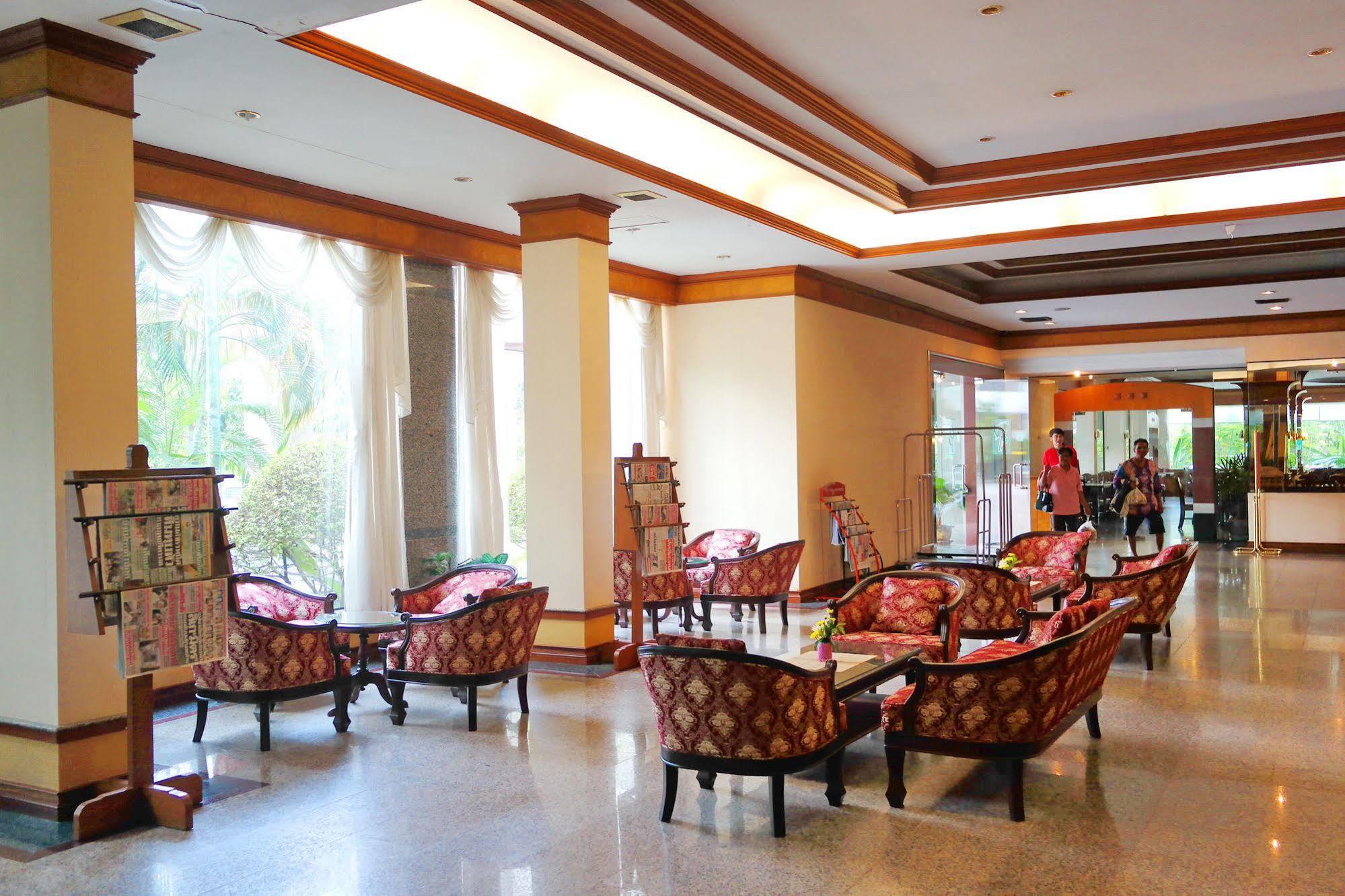 Grand Park Hotel Nakhon Si Thammarat Buitenkant foto
