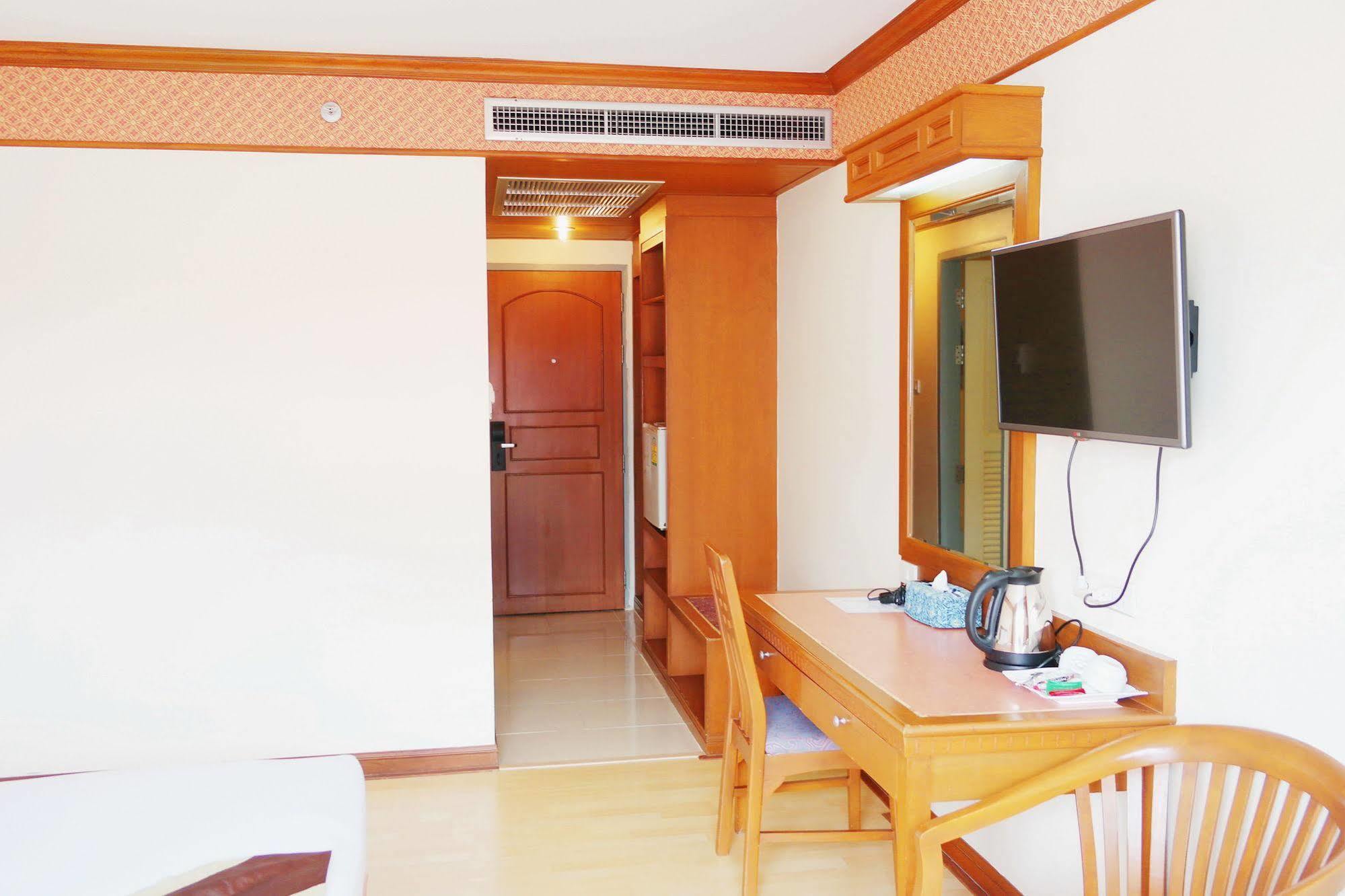 Grand Park Hotel Nakhon Si Thammarat Buitenkant foto