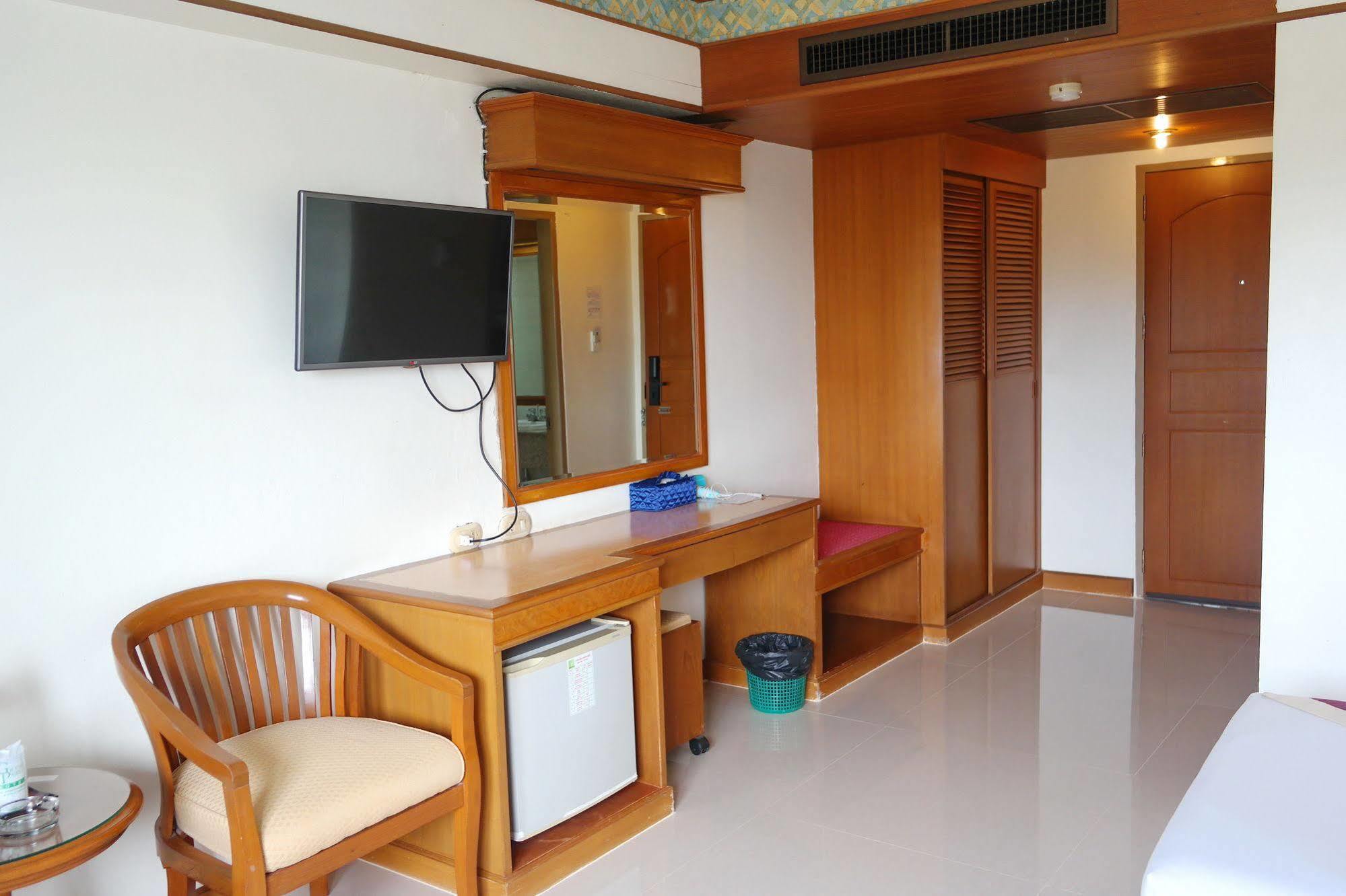 Grand Park Hotel Nakhon Si Thammarat Buitenkant foto