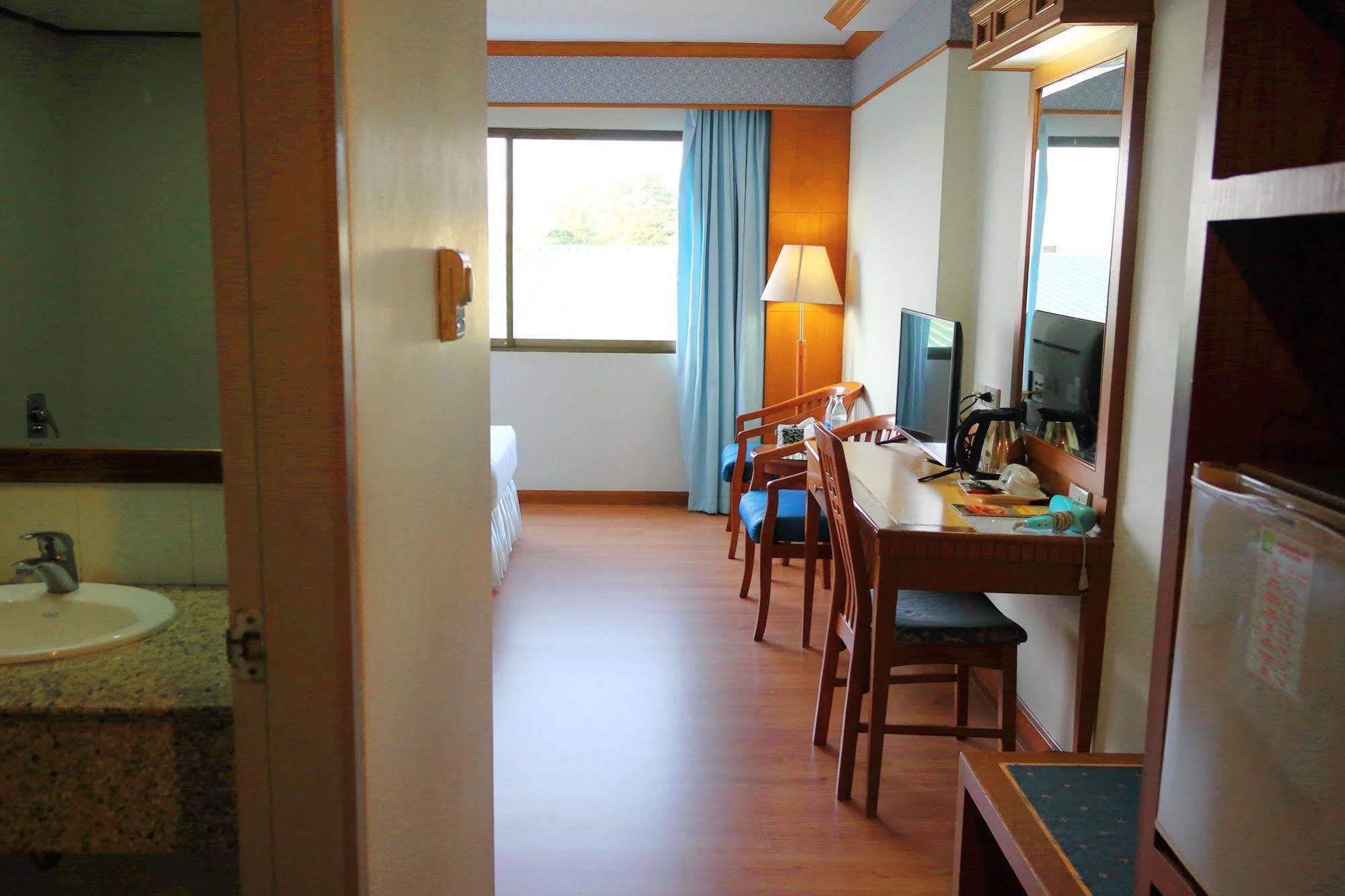 Grand Park Hotel Nakhon Si Thammarat Buitenkant foto