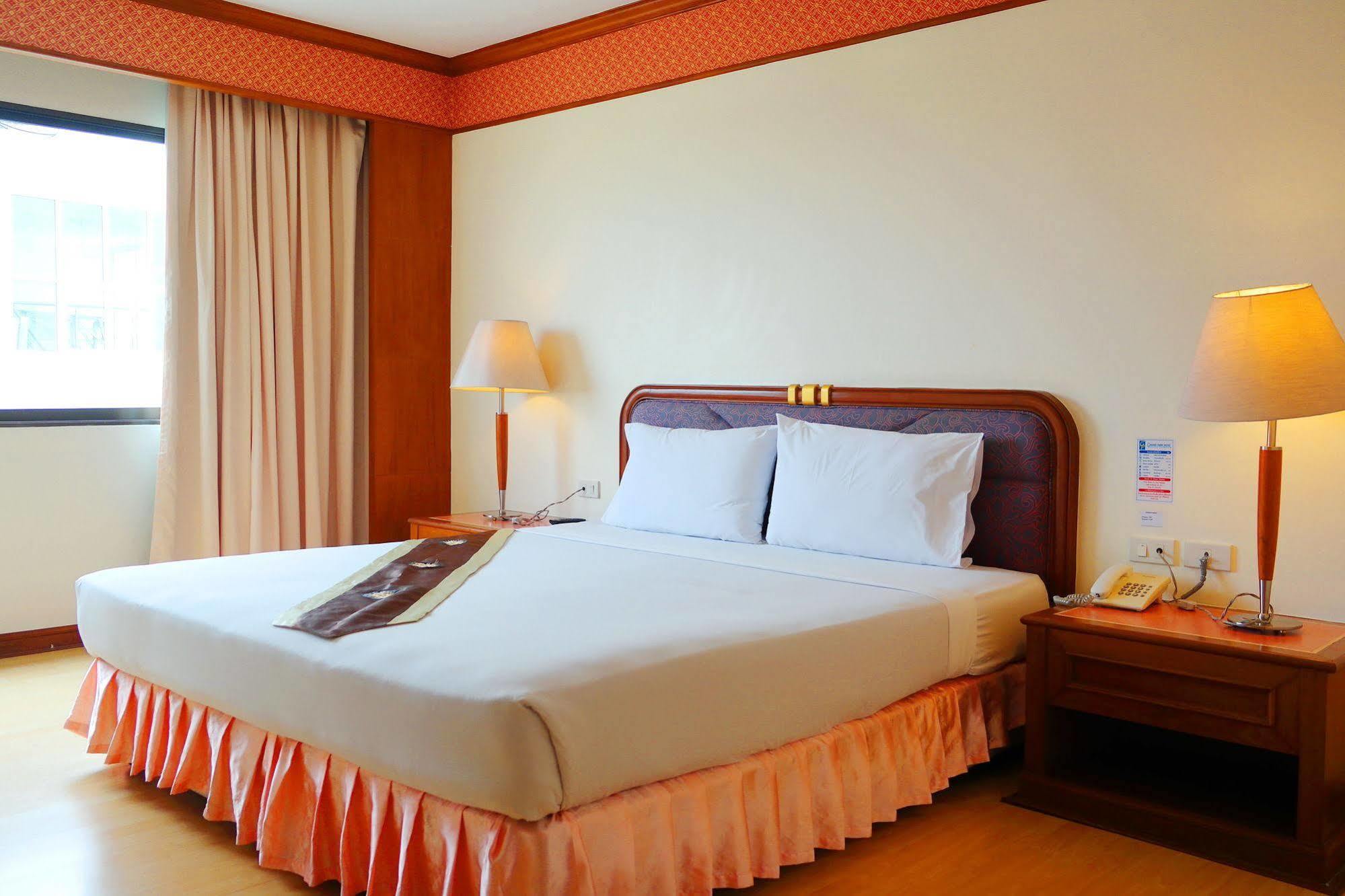 Grand Park Hotel Nakhon Si Thammarat Buitenkant foto