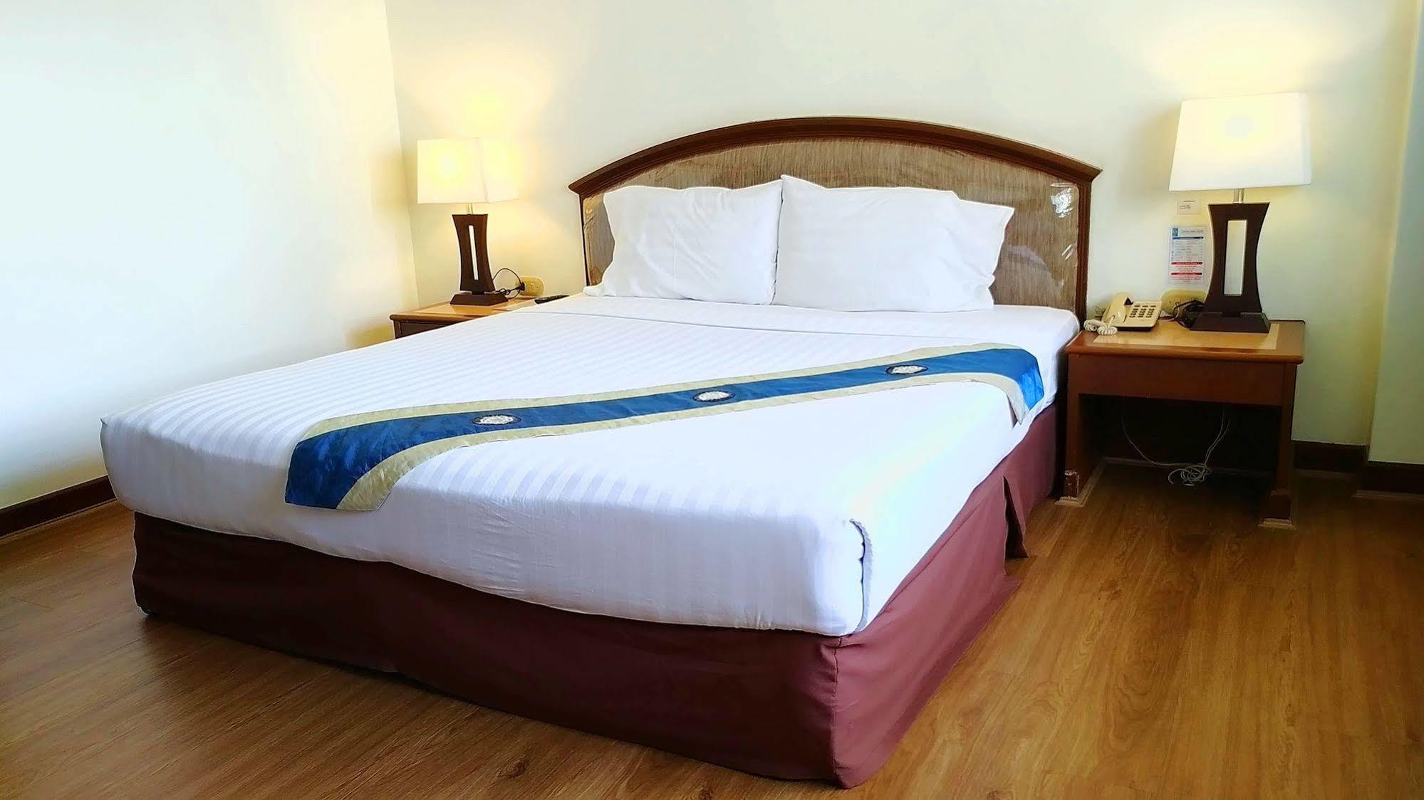 Grand Park Hotel Nakhon Si Thammarat Buitenkant foto