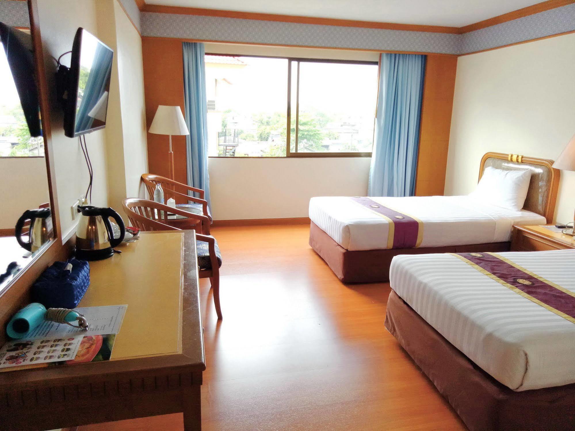 Grand Park Hotel Nakhon Si Thammarat Buitenkant foto