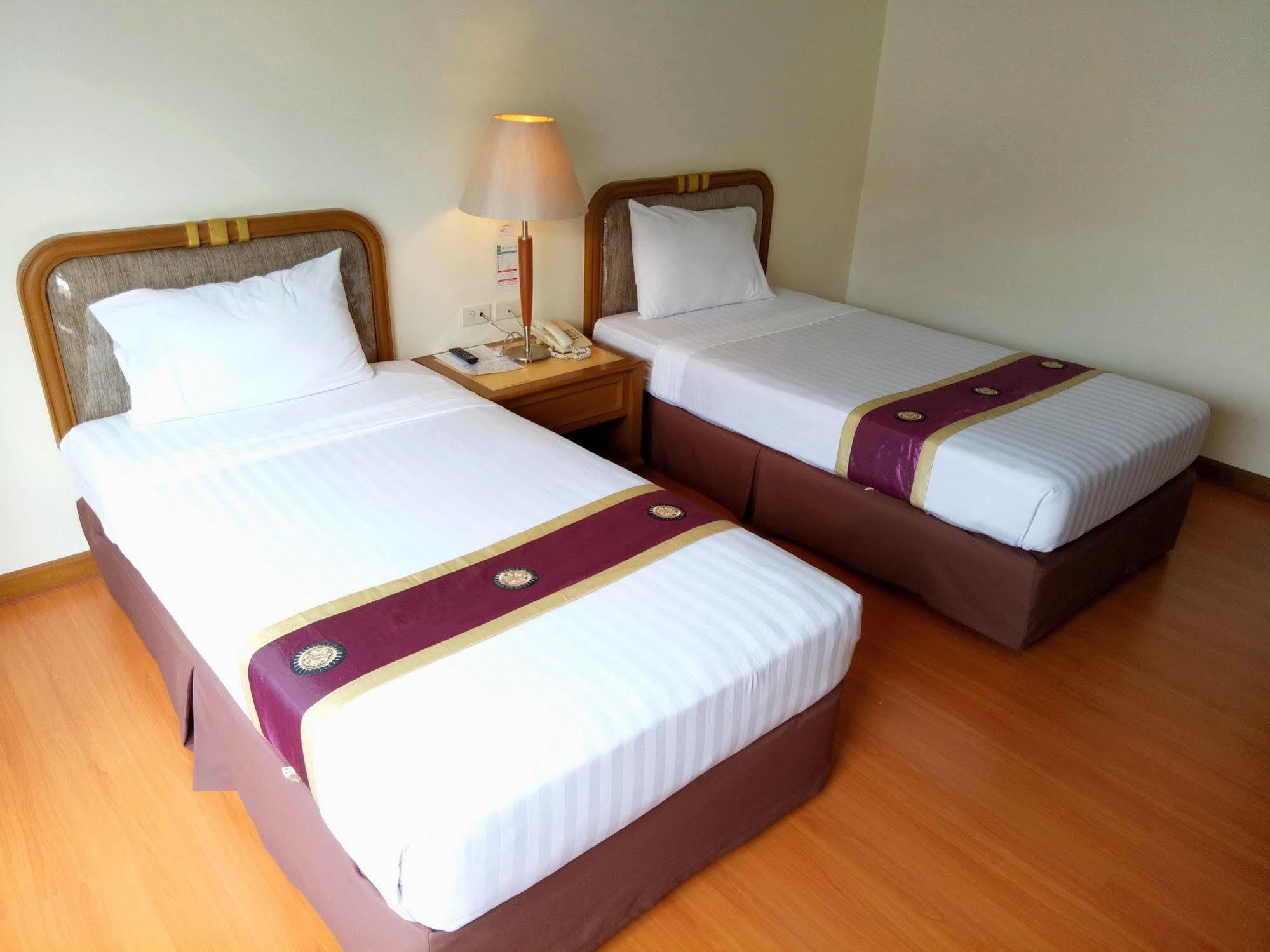 Grand Park Hotel Nakhon Si Thammarat Buitenkant foto