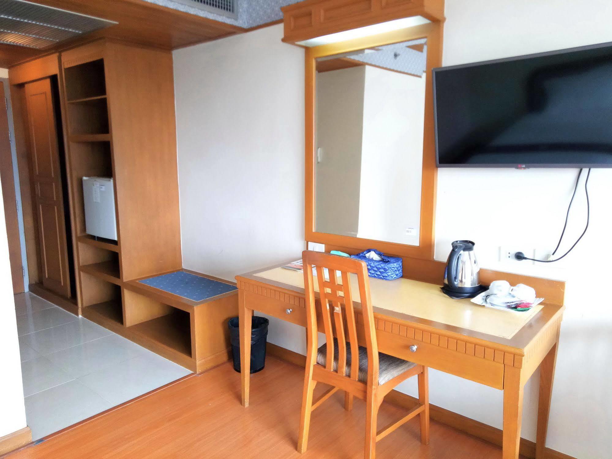 Grand Park Hotel Nakhon Si Thammarat Buitenkant foto