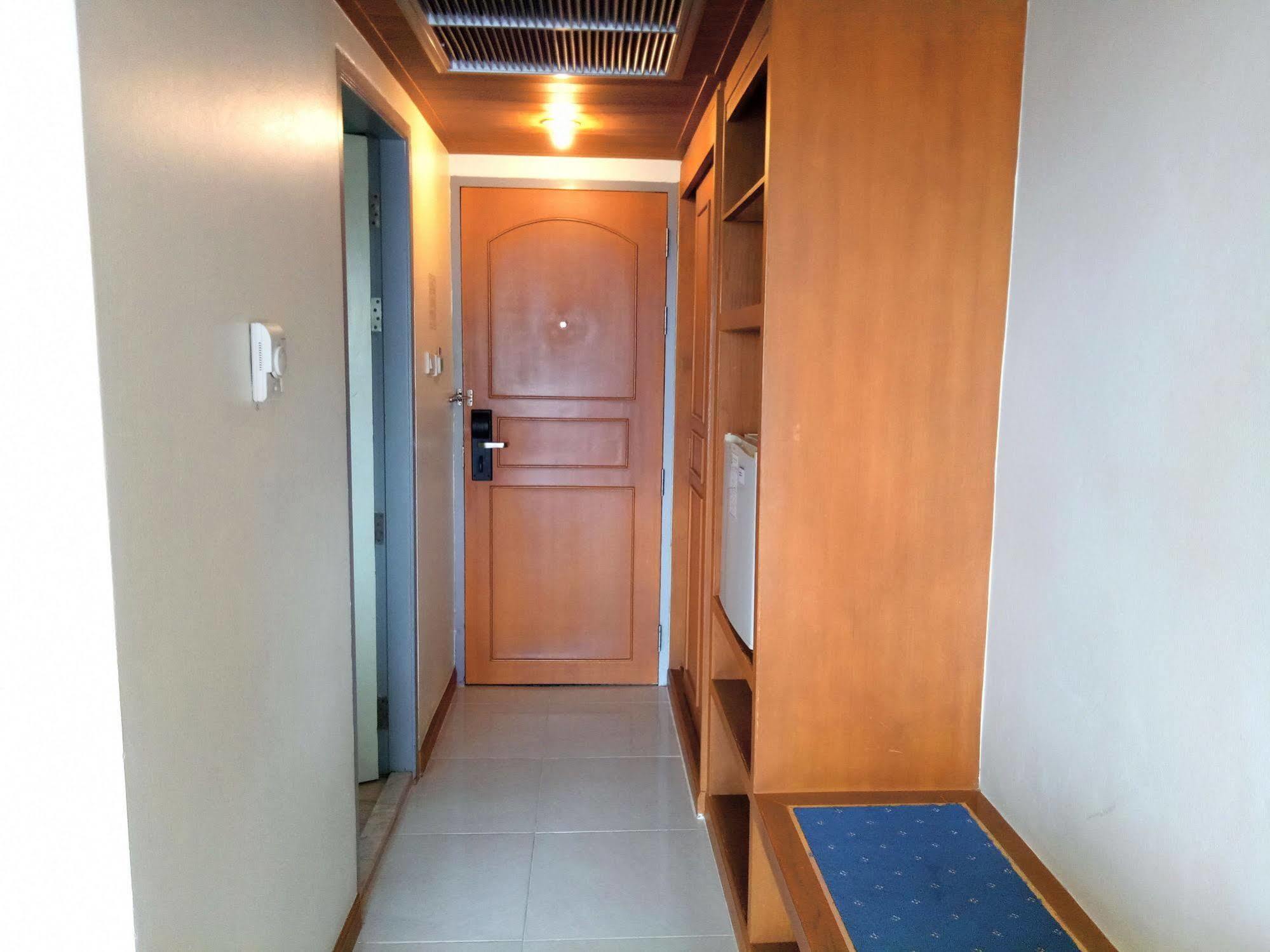 Grand Park Hotel Nakhon Si Thammarat Buitenkant foto
