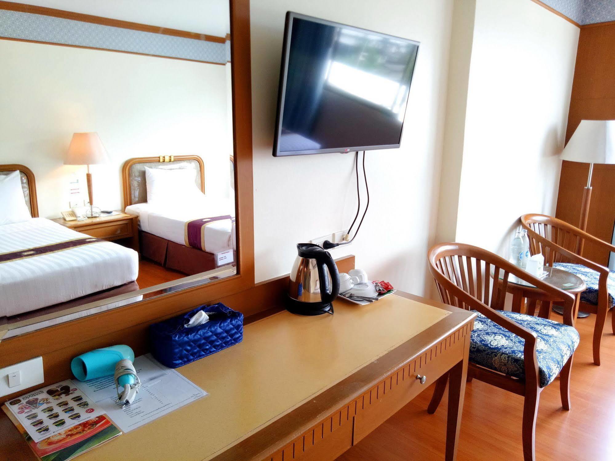 Grand Park Hotel Nakhon Si Thammarat Buitenkant foto