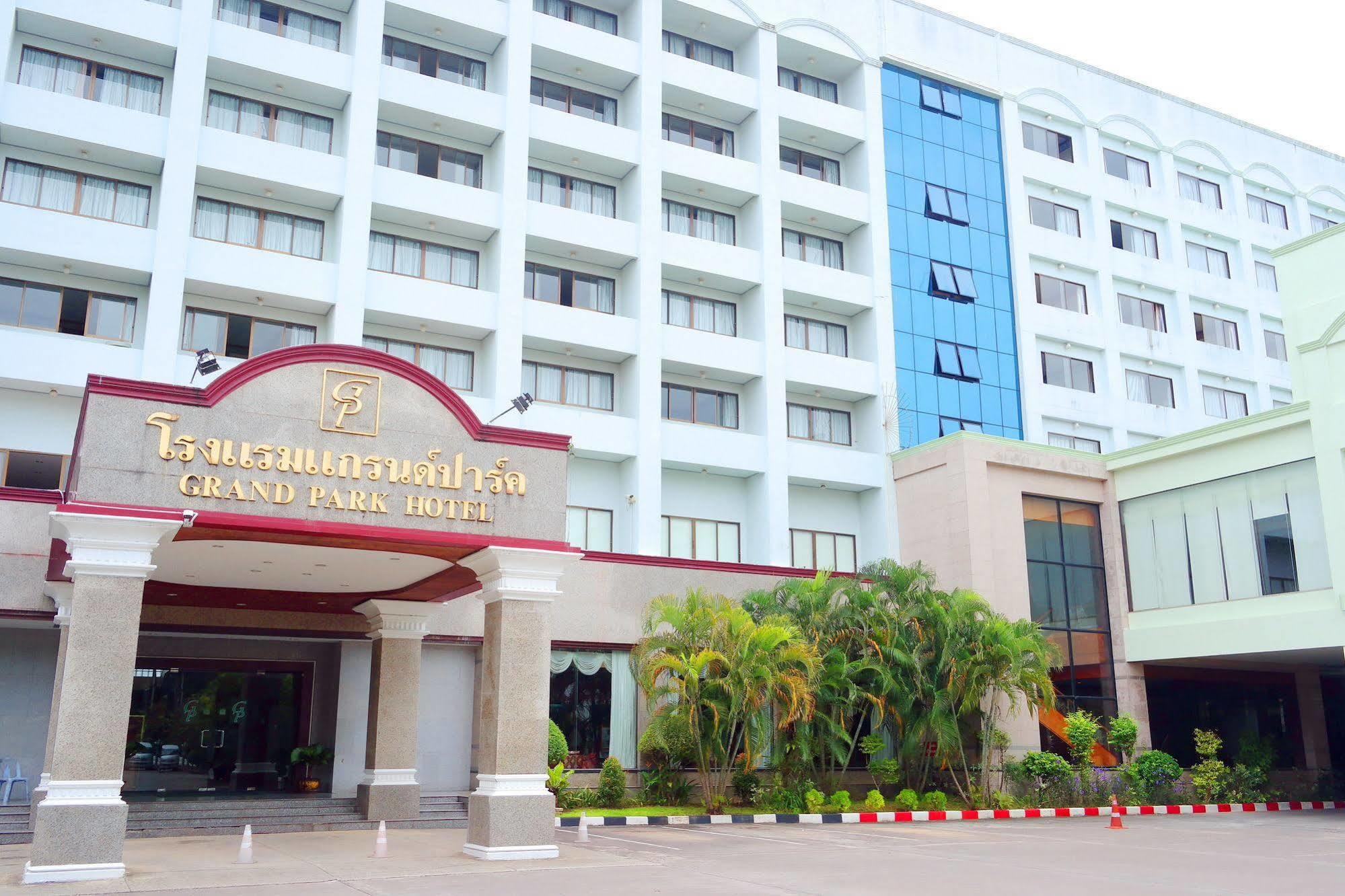 Grand Park Hotel Nakhon Si Thammarat Buitenkant foto